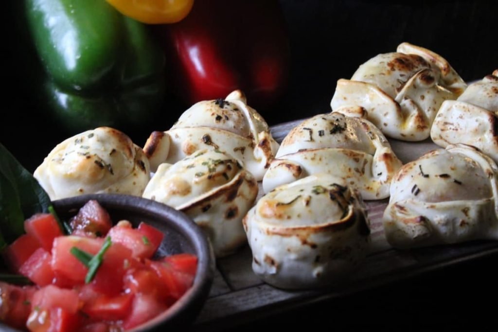 Empanadas de cóctel Massanela con pebre, fábrica de masas en Maipú
